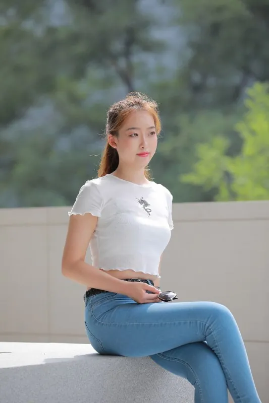 精选街拍作品|长腿牛仔裤小姐姐